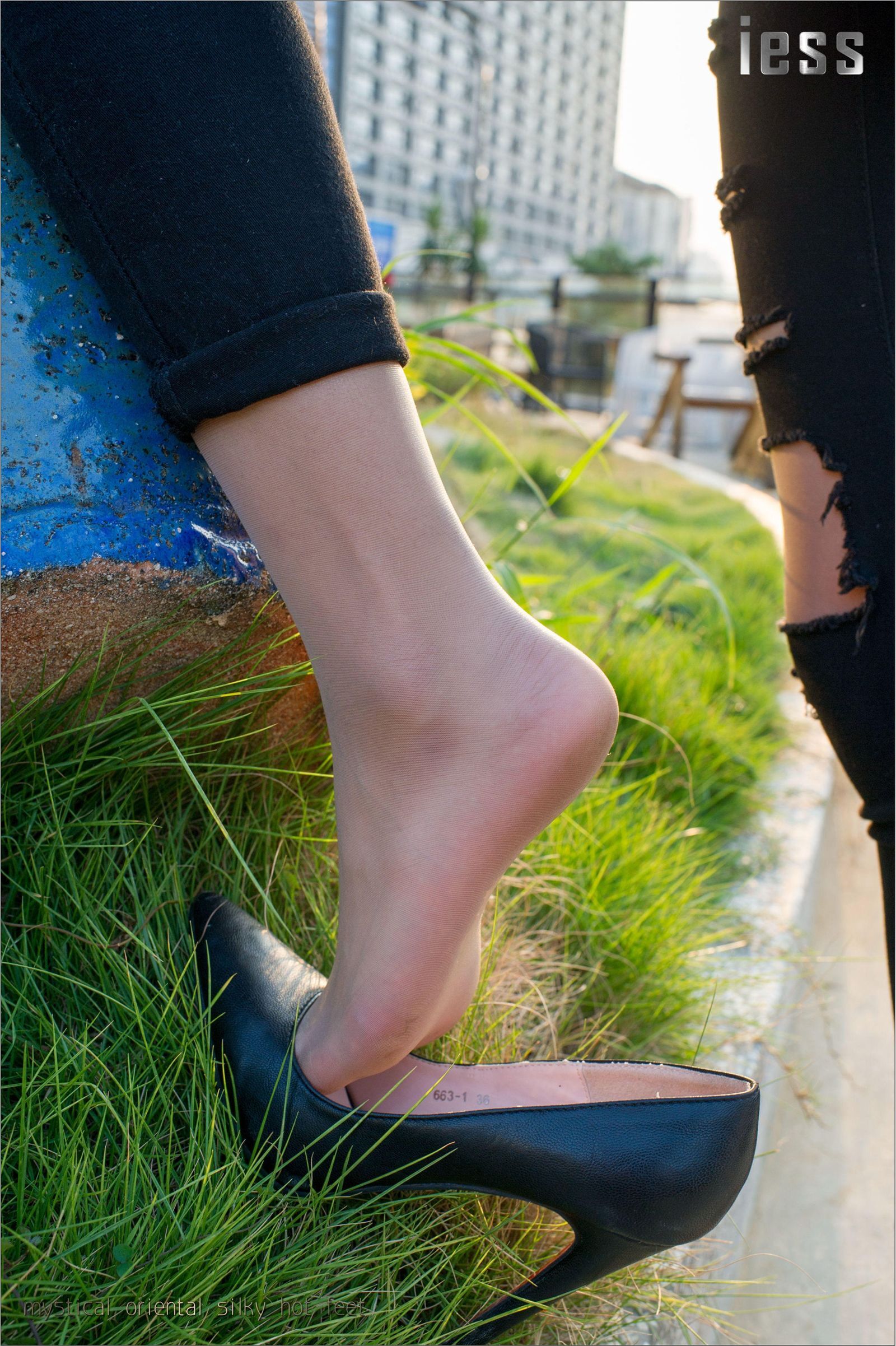 [IESS]异思趣向 女主播SASA 超薄肉丝